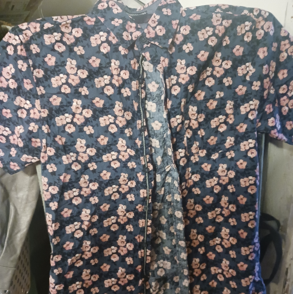 Across the Pond size medium button up shirt